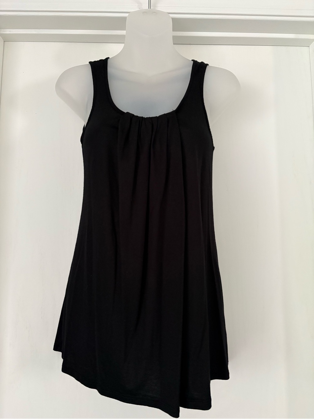 GAP Black Pleated Flowy Scoop Neck Tank Top Size XS